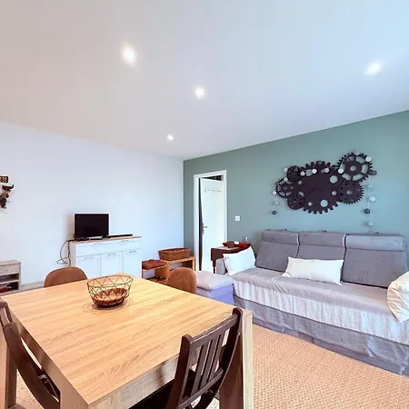 Апартаменти Le Moorea - For 4 People Єр